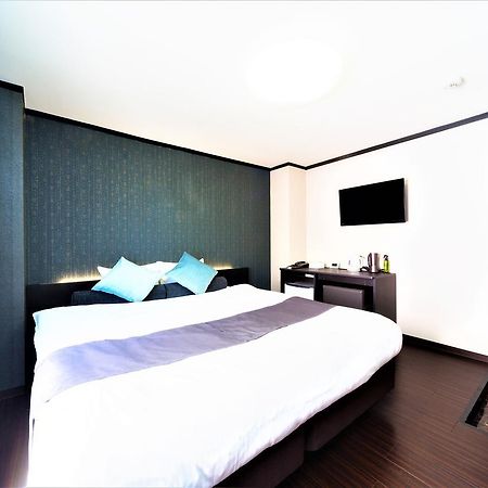 Готель Hirakata Crystal Екстер'єр фото